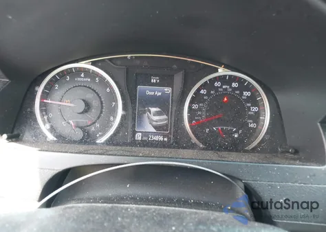 2015 Toyota Camry Se z USA, uszkodzony, nr VIN 4T1BF1FK9FU105820